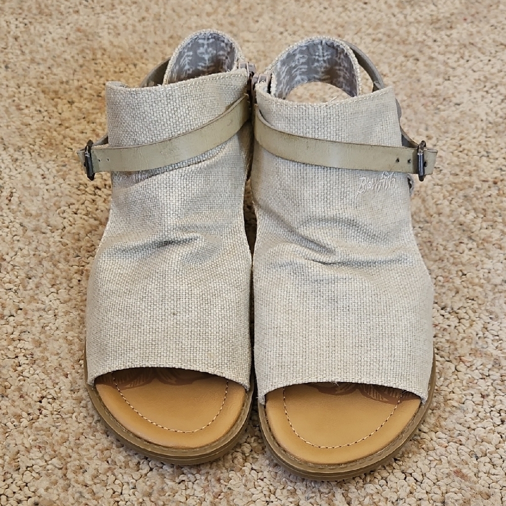 Blowfish Cream Malibu Sandals with Ankle Wrap and Adjustable Strap - Picture 3 of 12